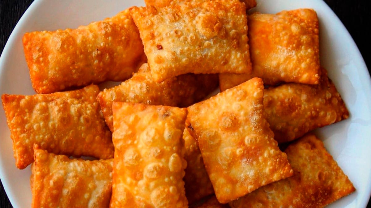 Behind The Scenes: Watch How Paneer Cheese Samosas Are Made In Gujarat